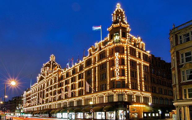 Exterior of the Harrods department store in the Knightsbridge area of London.. Image shot 2007. Exact date unknown.